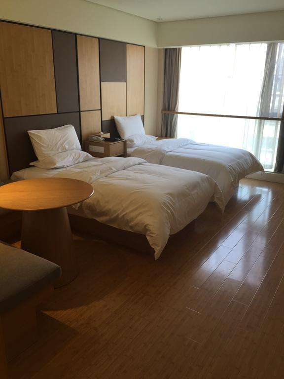 Ji Hotel Jinan Quancheng Square Стая снимка