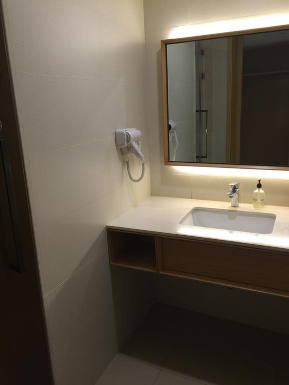 Ji Hotel Jinan Quancheng Square Стая снимка